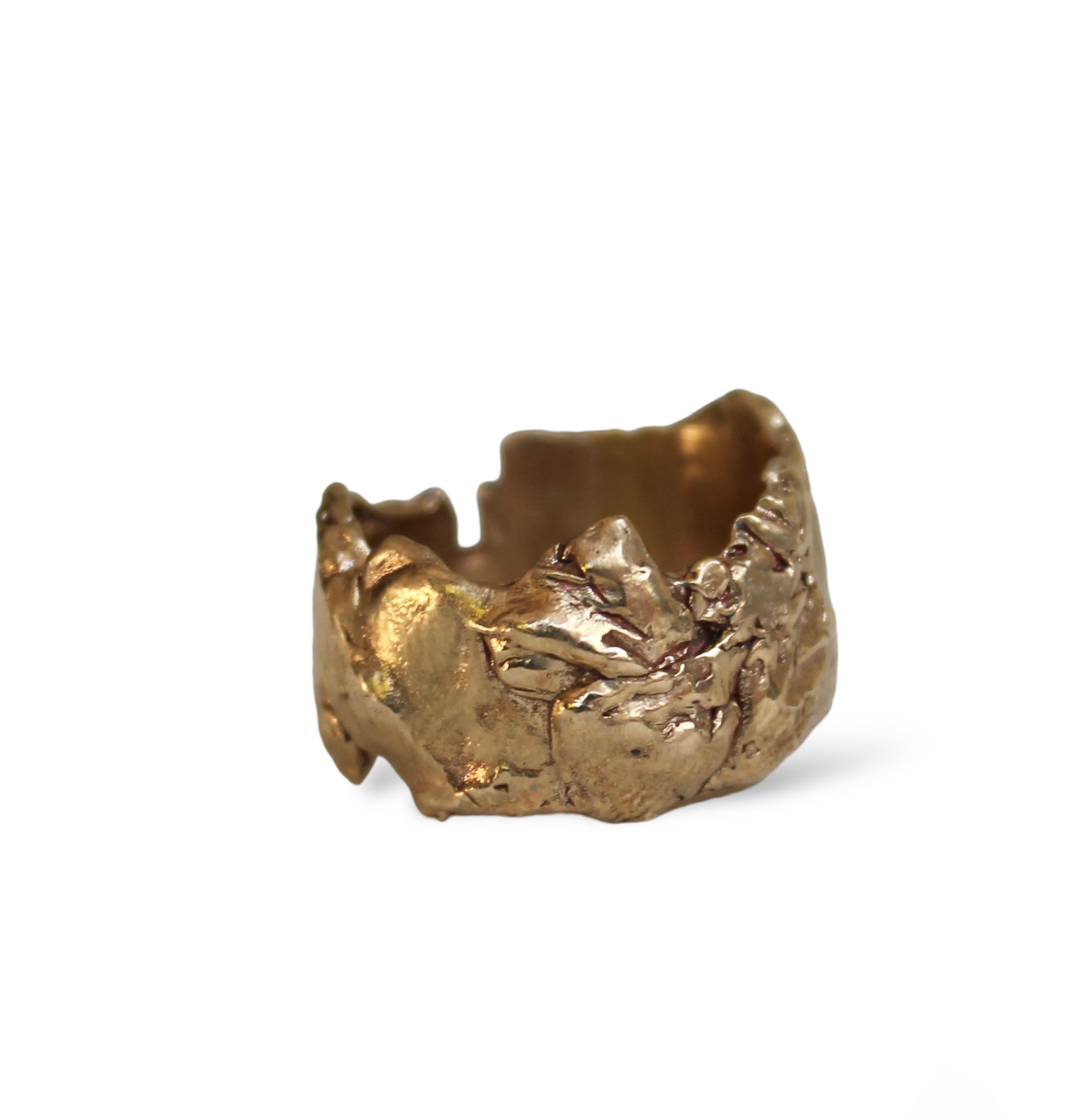 Should I wear bronze jewelry? – SAINT VAGABOND